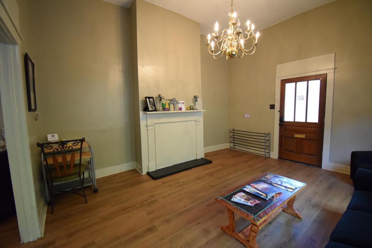 לאפאייט Cajun Hostel Downtown מראה חיצוני תמונה